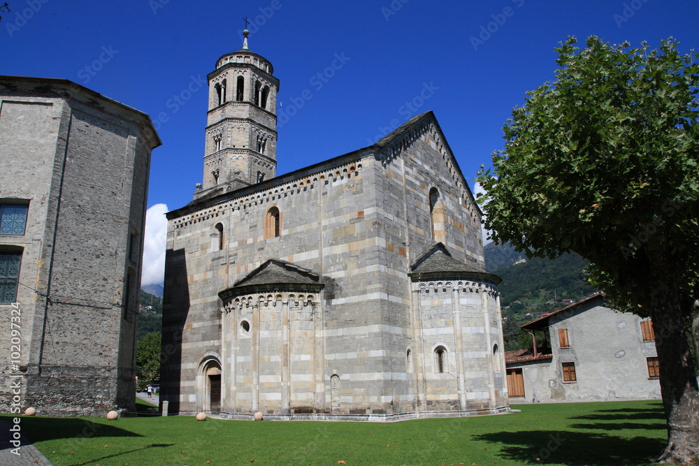 Alte, historische Kirche in Gravedona am Comer See Alte, historische Kirche in Gravedona am Comer See