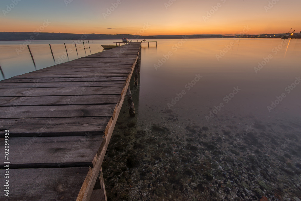 Naklejka premium Beauty and calm sunset on lake with wooden pier .
