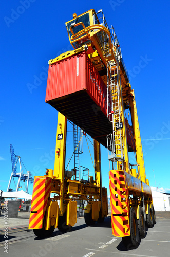 Принти на полотні Straddle carriers and containers on Fergusson Wharf at Ports of