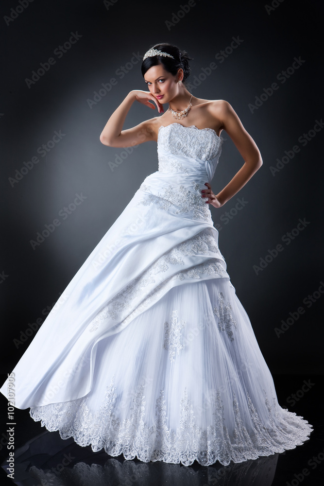 Naklejka premium Young Bride