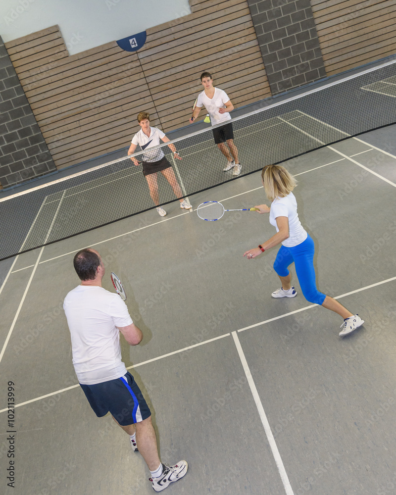 Fototapeta premium Badminton-Match zu viert