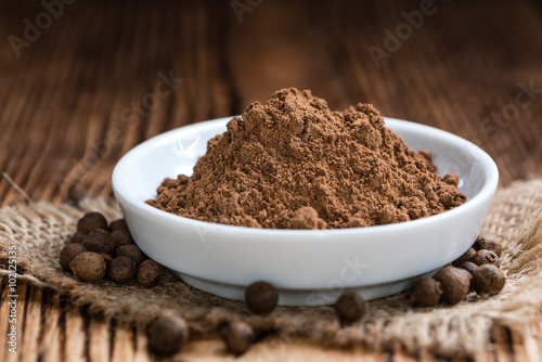 Quadro em tela Old wooden table with Allspice powder