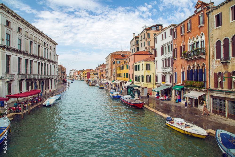 Canal Grande in Venedig mit Häuserfronten