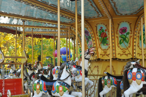 Карусель (merry-go-round)