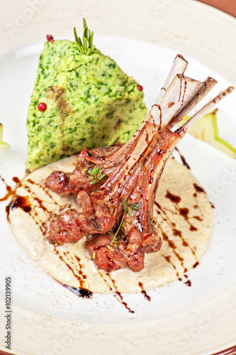 ribs calf with potato puree