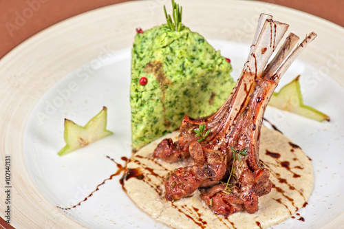 ribs calf with potato puree