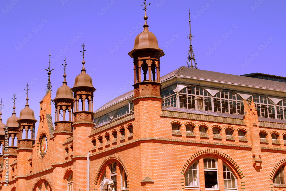 Fototapeta premium Danzig - Türmchen und Giebel der Markthalle