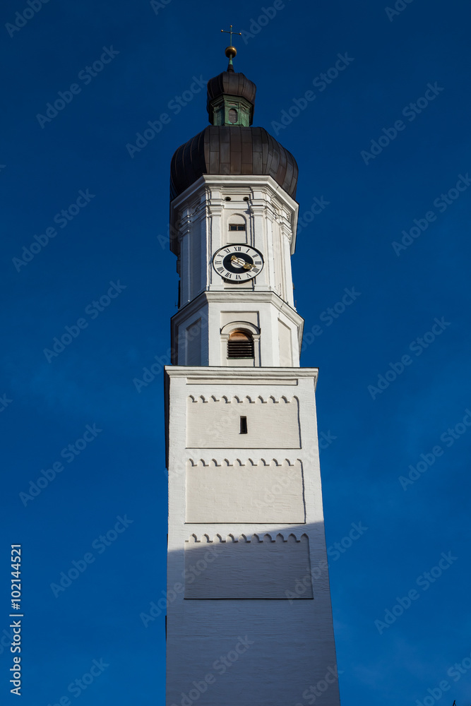 Kirchturm mit Uhr in Landsberg am Lech
