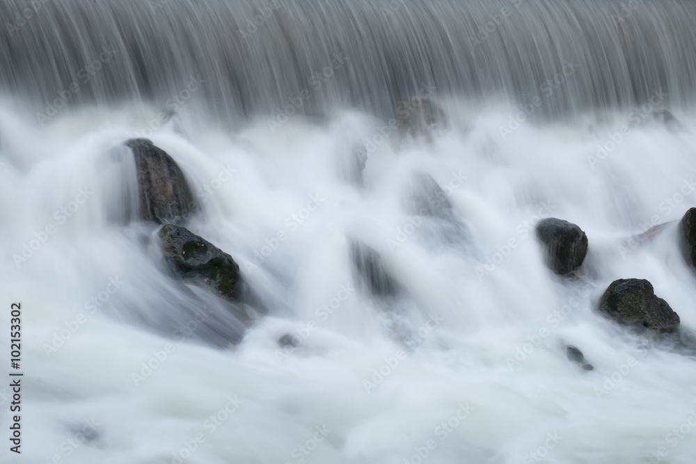 Obraz premium Tobender Wasserfall Langzeitbelichtung