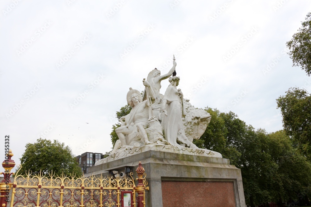 Fototapeta premium Albert Memorial, London. Allegorical sculptures 