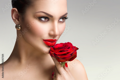 Canvas Print Fashion model girl with red rose in her hand