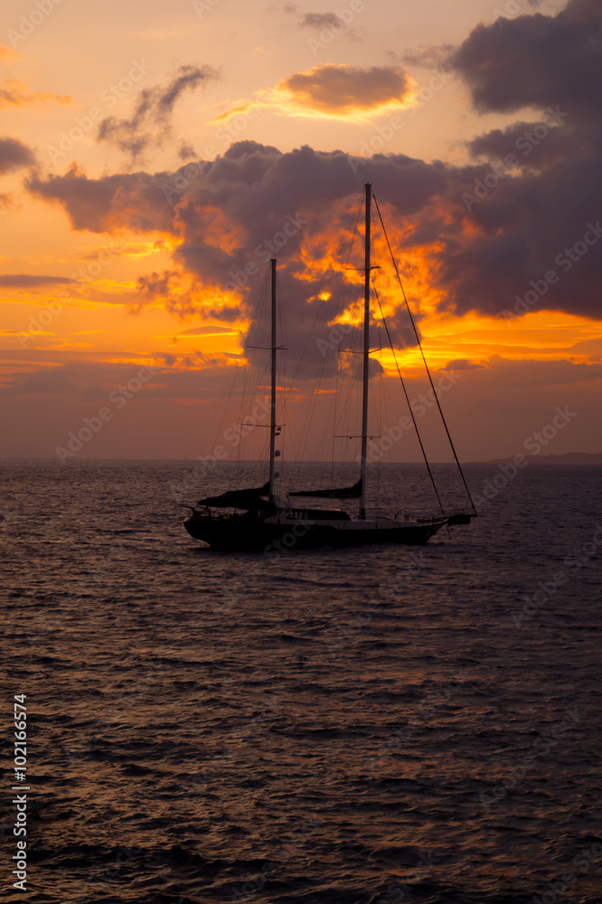 Fototapeta premium Traditional boat at sunset in Santorini island, Greece