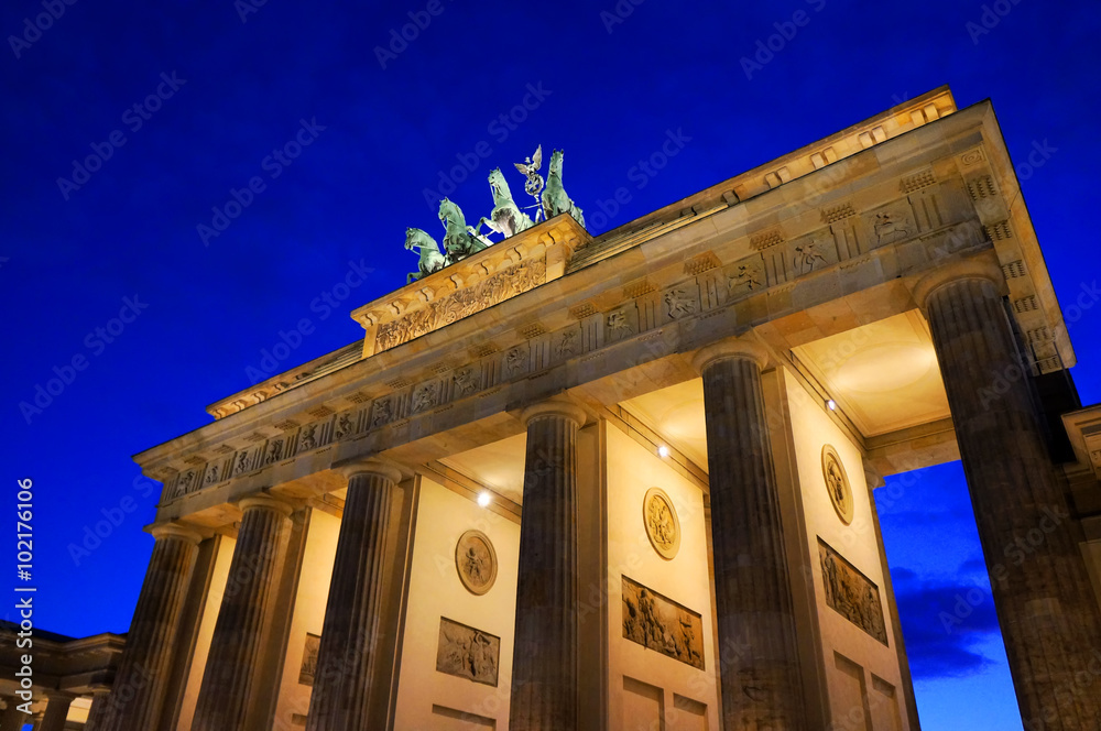 Fototapeta premium Brandenburger Tor abends