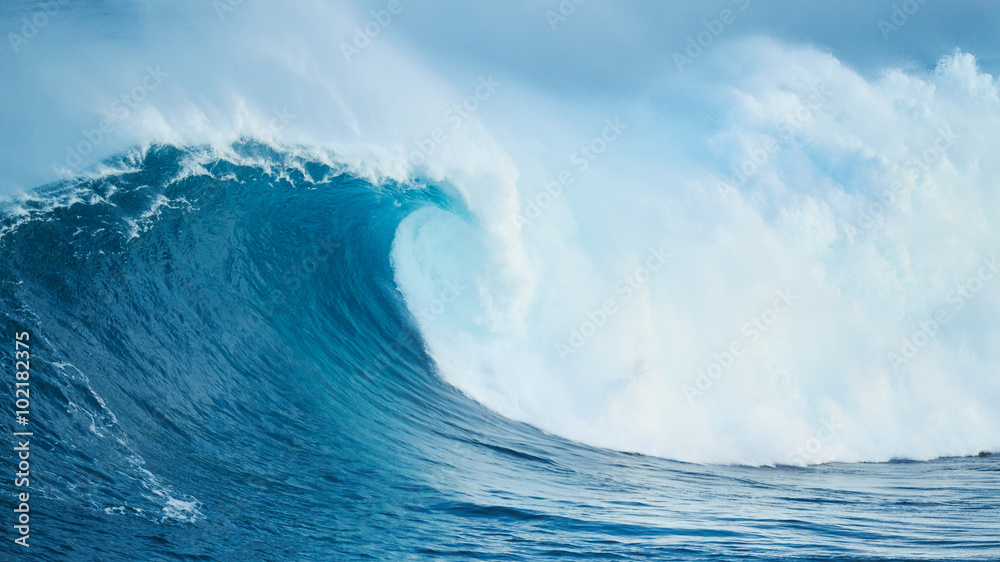 Powerful Ocean Wave - obrazy, fototapety, plakaty 
