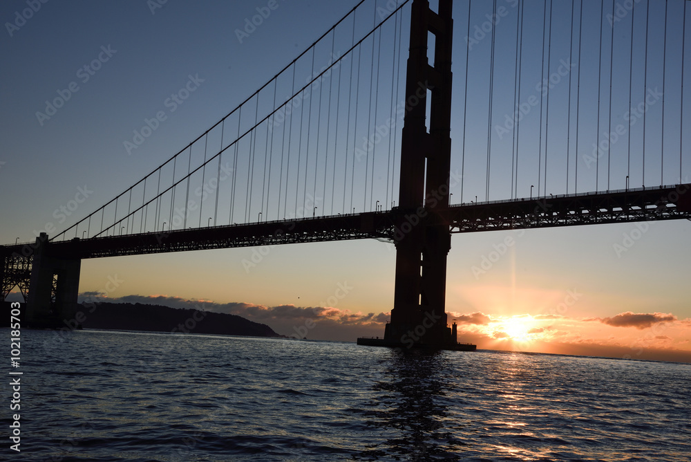 Fototapeta premium Raising For The Golden Gate Sunset!