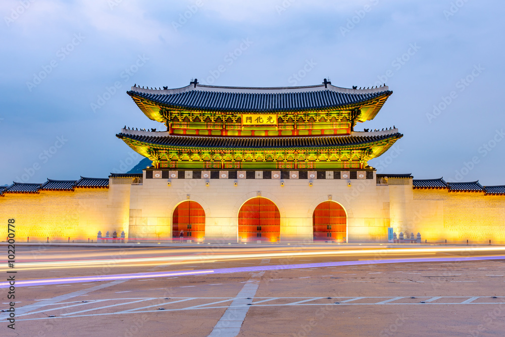 Fototapeta premium Korea,Gyeongbokgung palace at night in Seoul, South Korea.
