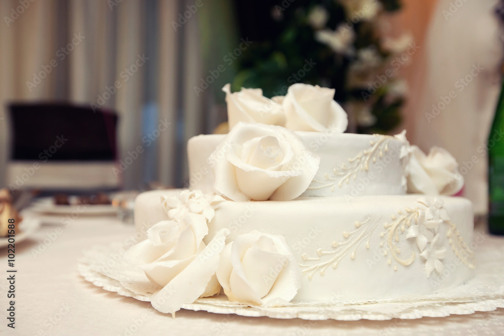 white wedding cake white wedding cake
