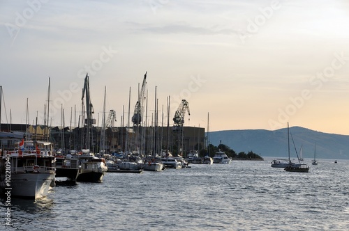 Яхты в порту