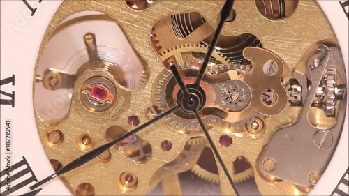 Unruh und Detail einer Taschenuhr