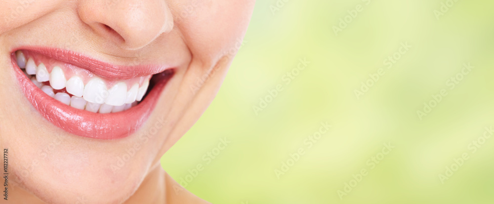 Fototapeta premium Piękny uśmiech kobiety.