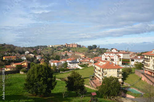 panorámica del pueblo costero de Comillas, Cantabria