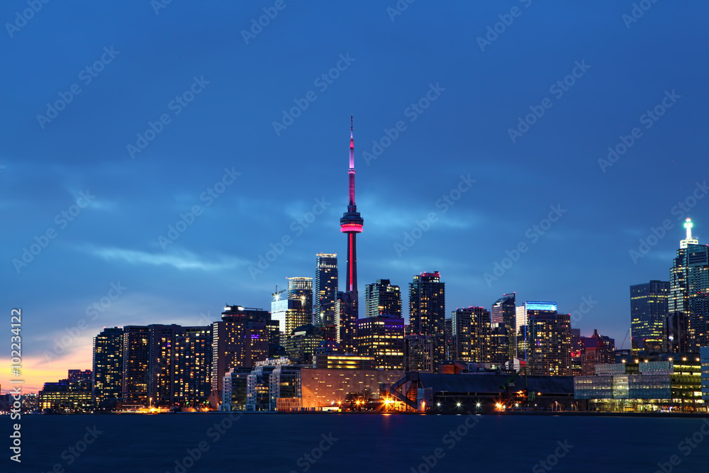 Obraz premium The Toronto skyline at dusk