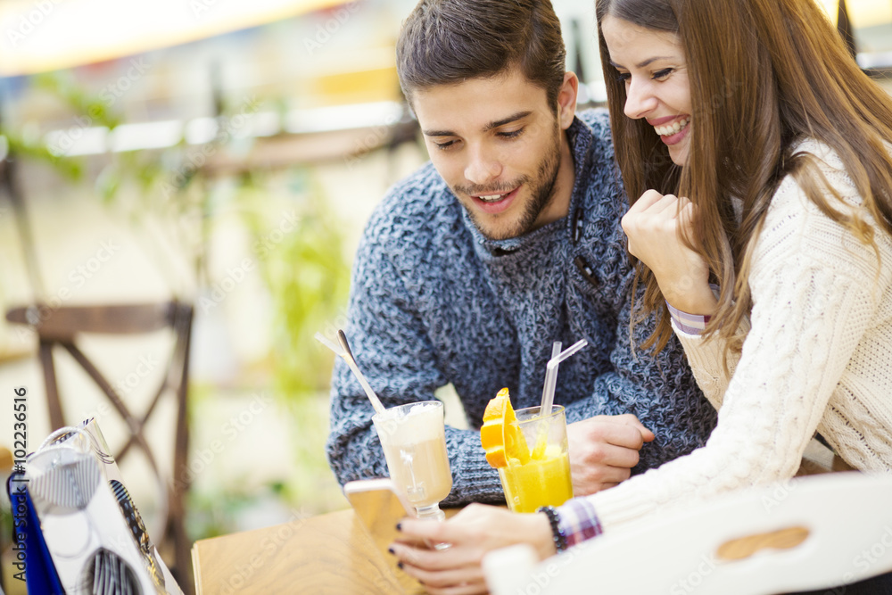 Obraz premium Close up of a happy couple enjoying time together