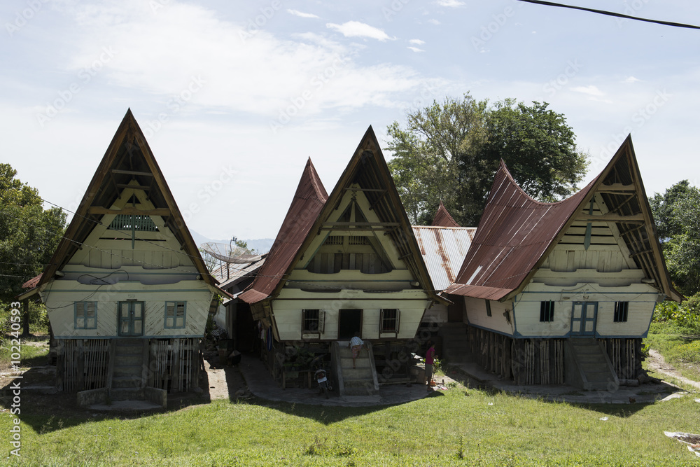 Casas de madera tradicional Batak del lago Toba, Sumatra, Indonesia. Casas de madera tradicional Batak del lago Toba, Sumatra, Indonesia.