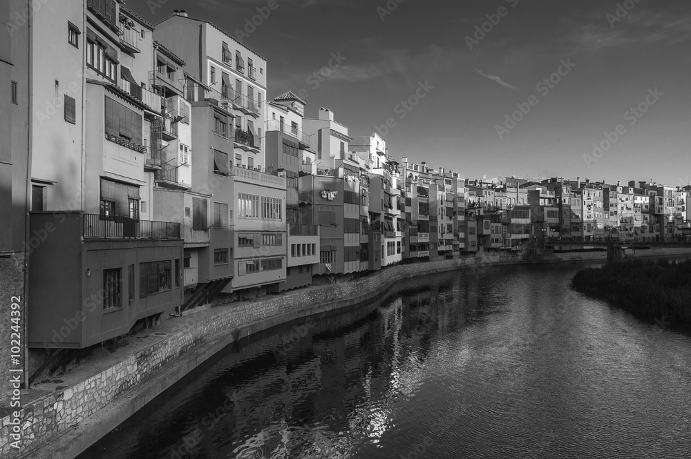 Panorámica de Gerona y del río Onyar (Cataluña-España)