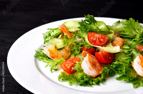 salad with roasted prawns