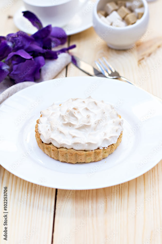 Cake or Lemon pie with meringue Cake or Lemon pie with meringue