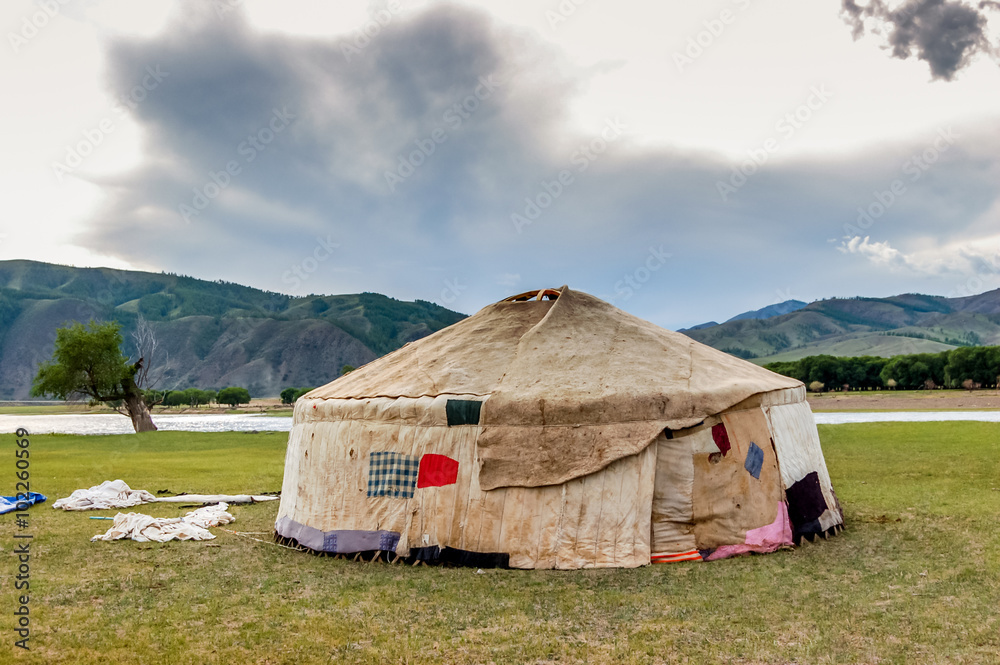 Contructing Mongolian yurt