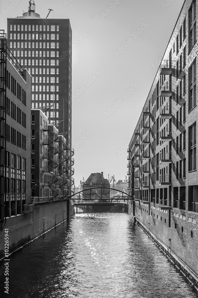 Fototapeta premium warehouse district in Hamburg - black & white