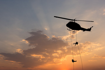 Handdoek met foto Helikopter Reddingsoperatie met militaire helikopter  © yotrakbutda