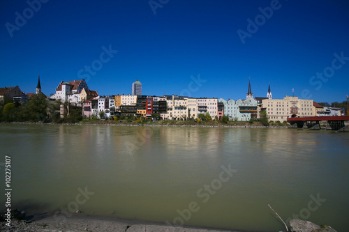 Die Schönheit des historischen Wasserburgs