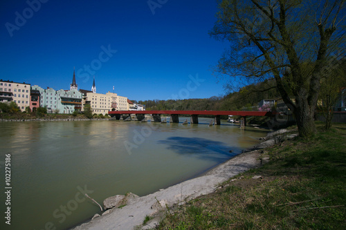 Die Schönheit des historischen Wasserburgs