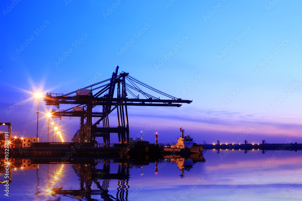 in the evening，Freight dock of container crane