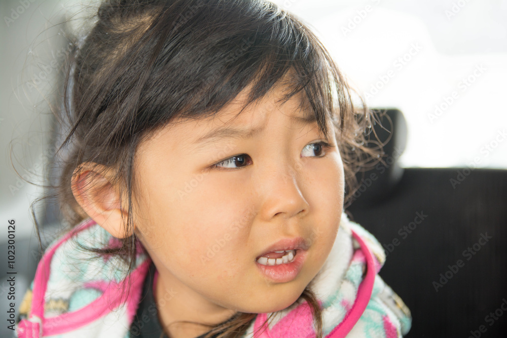 泣きそうな女の子