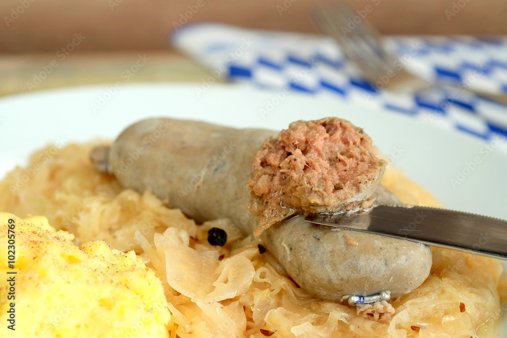 Schlachtplatte mit sauerkraut und Wurst Stock Photo | Adobe Stock