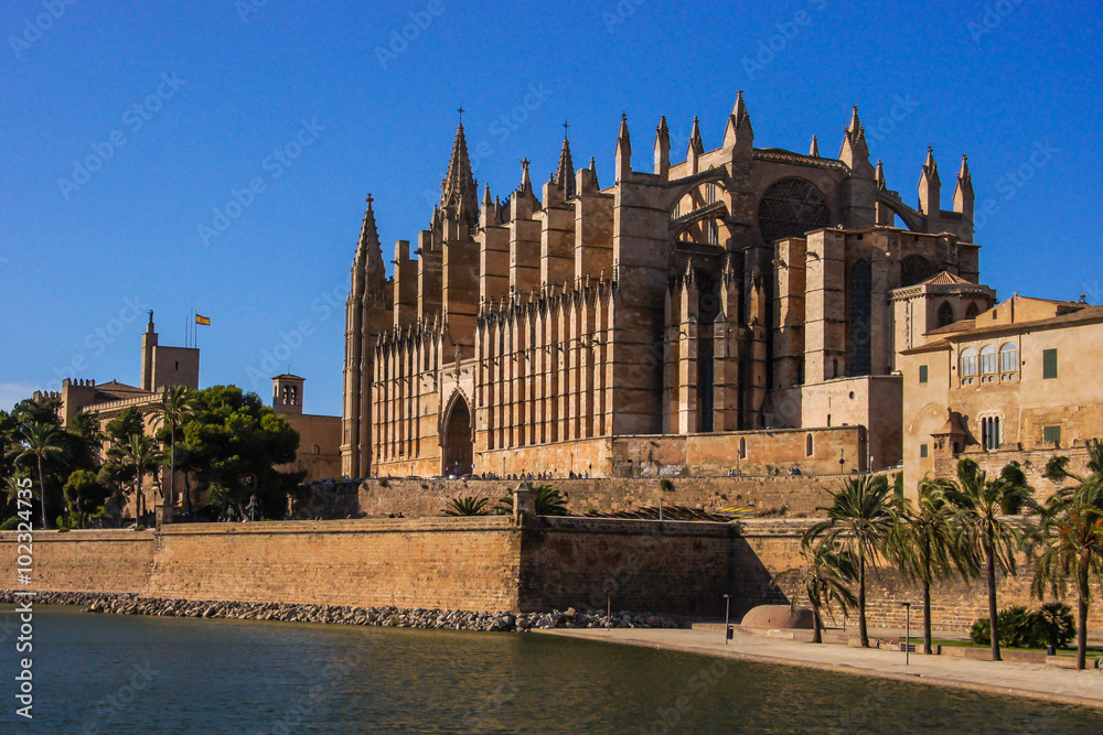 Kathedrale und Palast in Palma de Mallorca