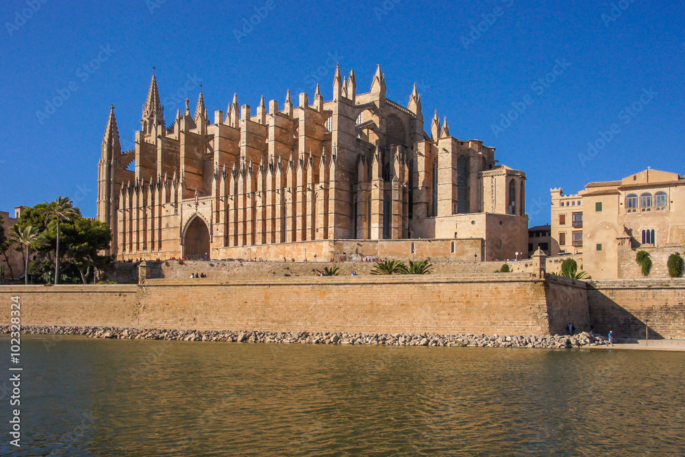 Seitenansicht der Kathedrale von Palma de Mallorca