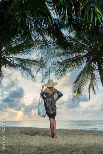 Classy woman on the beach © Netfalls
