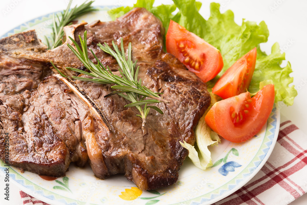 Fiorentina con contorno di verdure, T-bone steak with vegetables