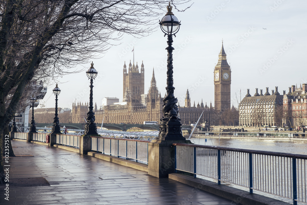 Early in the morning in central London with footpath, Big Ben and Houses of Parliament - London, UK