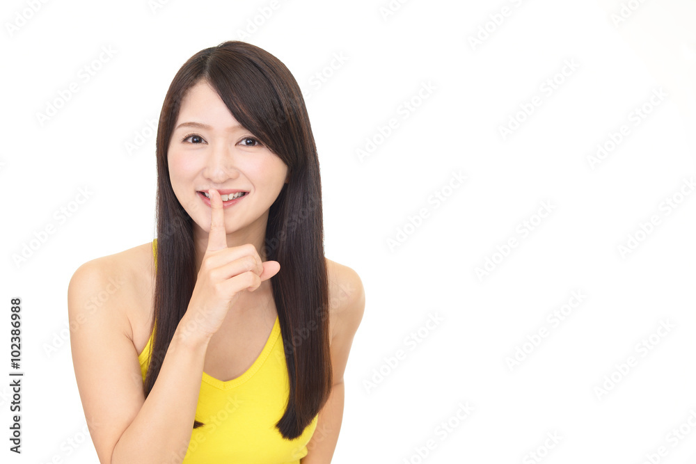 秘密のジェスチャーをする女性 