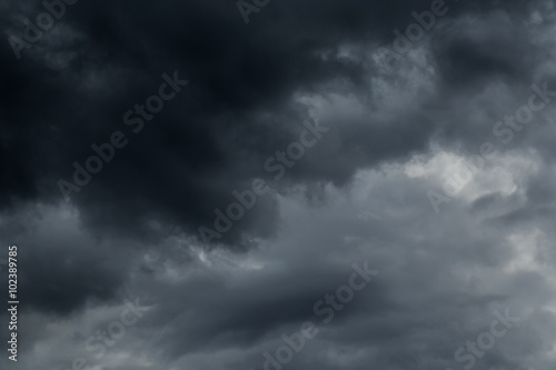 Fototapeta Naklejka Na Ścianę i Meble -  Dark clouds before a thunder-storm