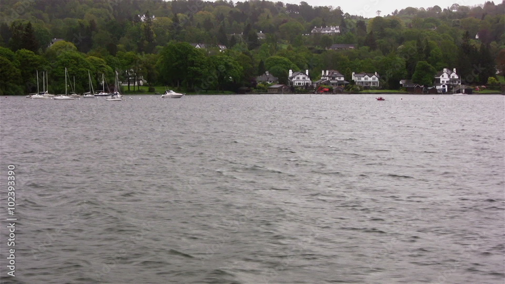 Vidéo Stock POV from a Lake Windermere lake steamer as it sails south ...