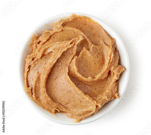 Tableau sur toile Peanut butter in round dish isolated on white background, top vi