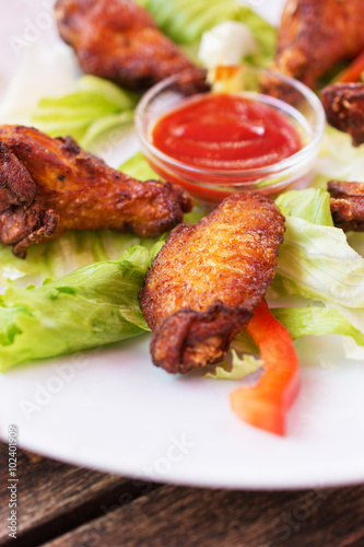Grilled chicken wings with spicy ketchup.