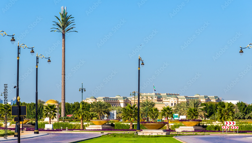 Fototapeta premium Ogród w pobliżu Pałacu Zabeel w Dubaju, ZEA